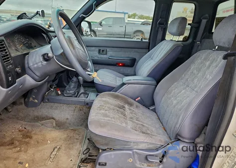 2000 Toyota Tacoma Xtracab from USA, damaged, VIN 4TAWM72N5YZ614318